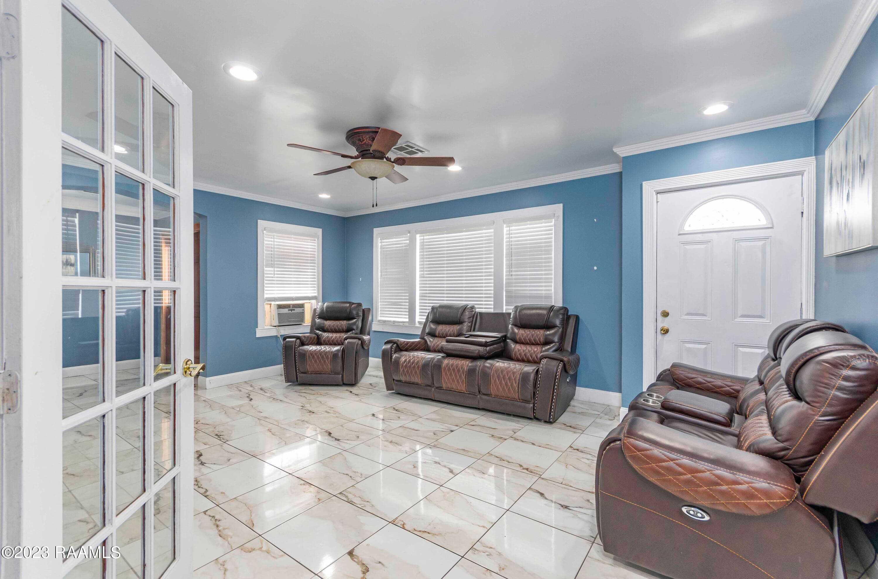 Living Room 2-2
