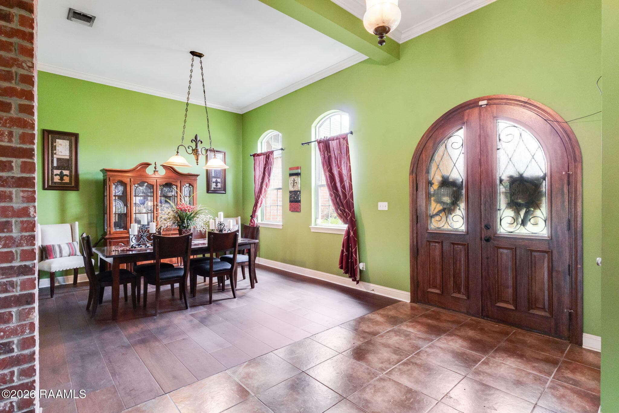 9-web-or-mls-5526 Woodlawn-10