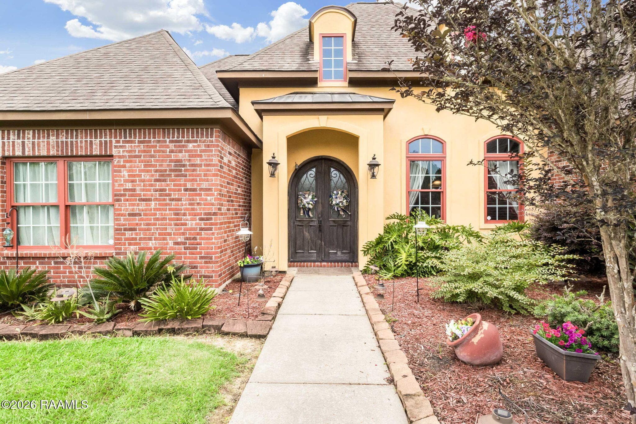 22-web-or-mls-5526 Woodlawn-2