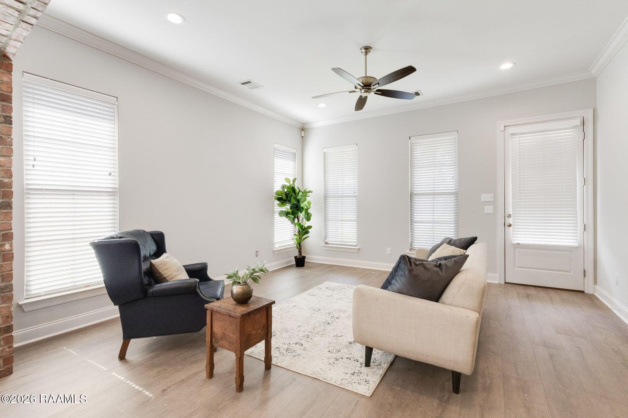 4-web-or-mls-146 Luxford Way-2